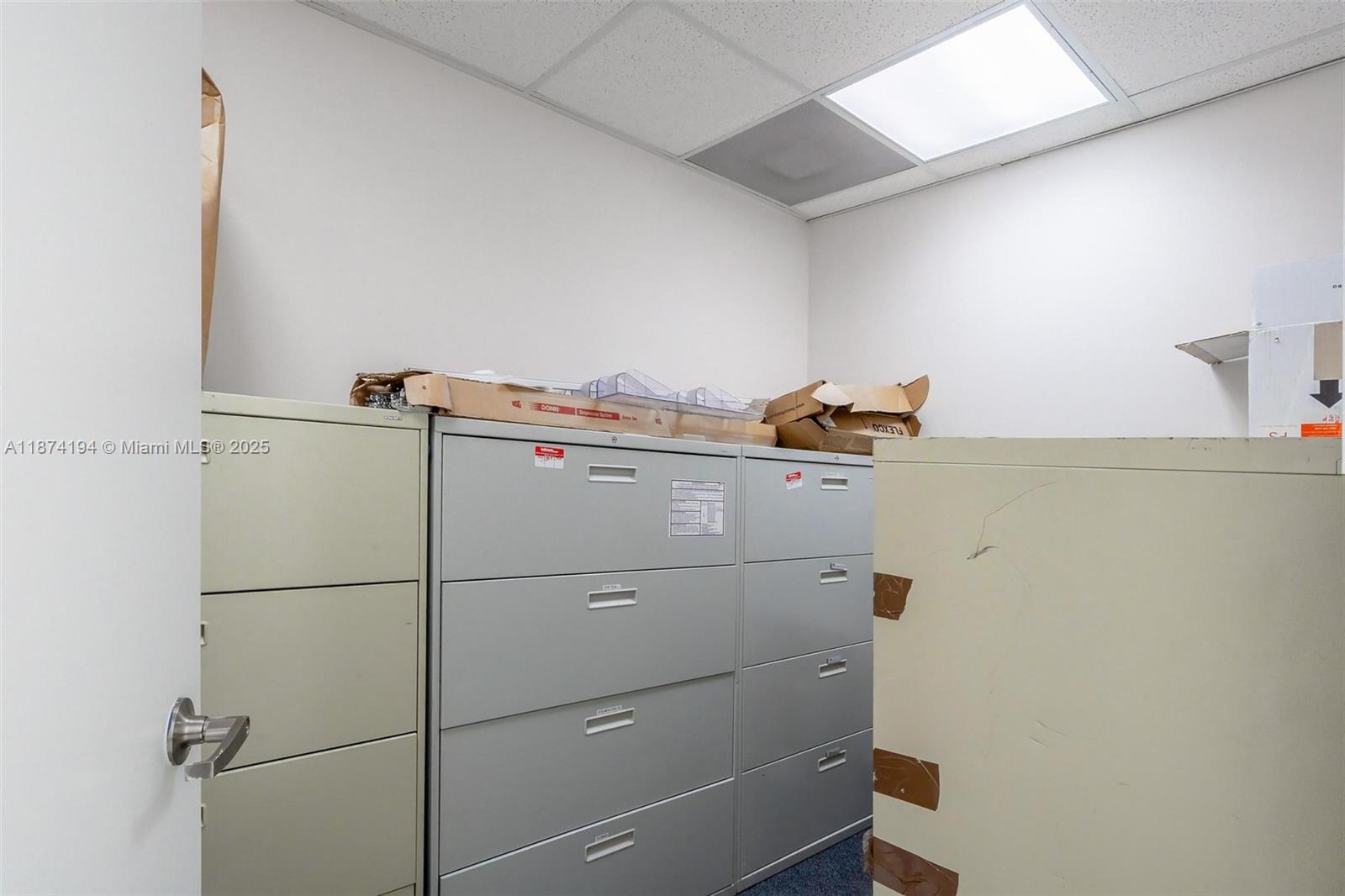 500  /   sq. ft. $ 2025-09-08 0 Photo