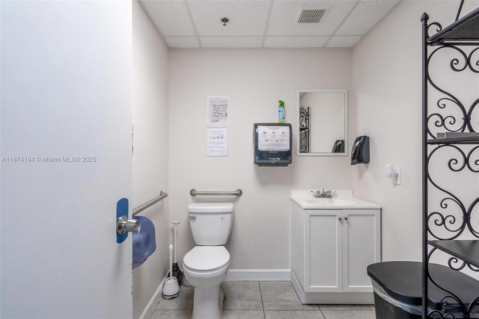 500  /   sq. ft. $ 2025-09-08 0 Photo
