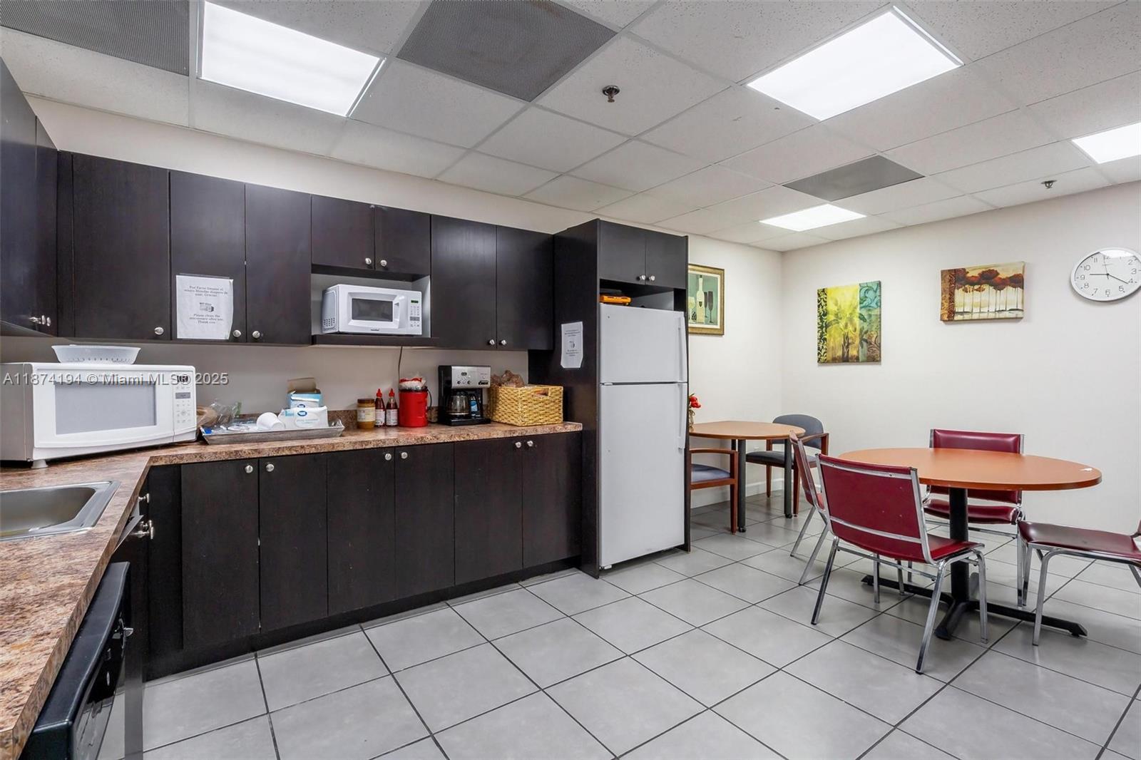500  /   sq. ft. $ 2025-09-08 0 Photo