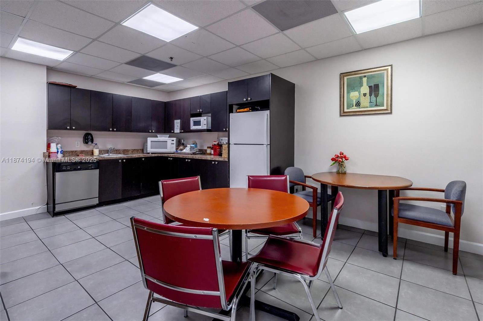 500  /   sq. ft. $ 2025-09-08 0 Photo
