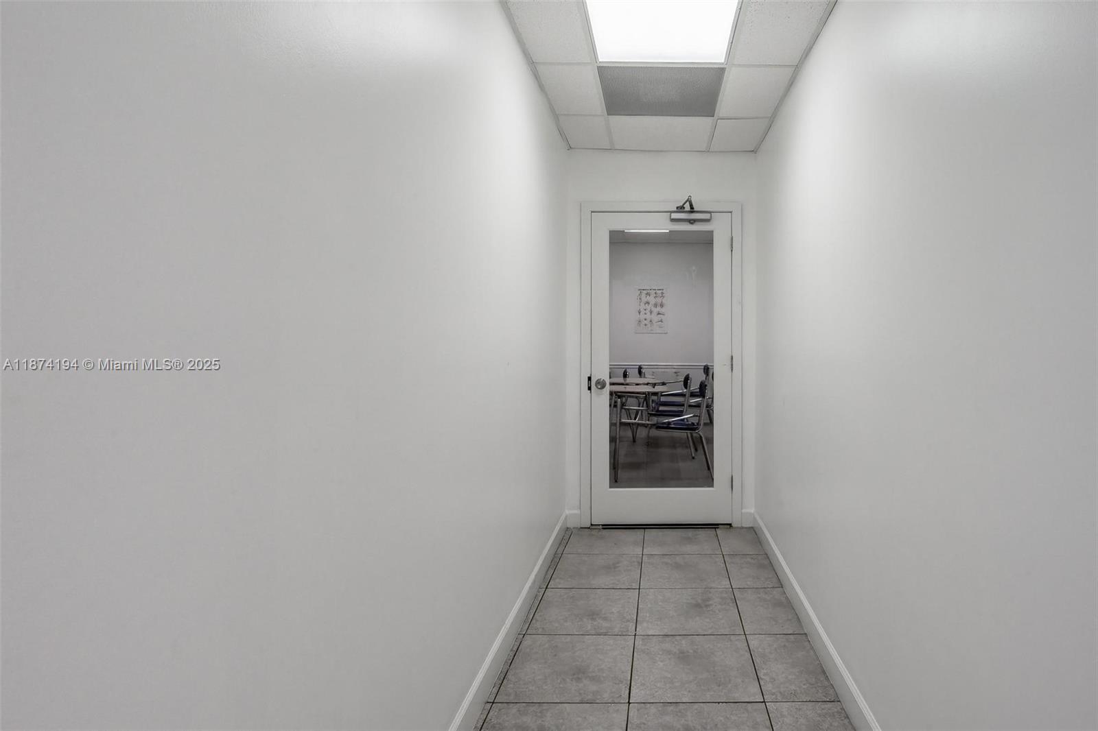 500  /   sq. ft. $ 2025-09-08 0 Photo