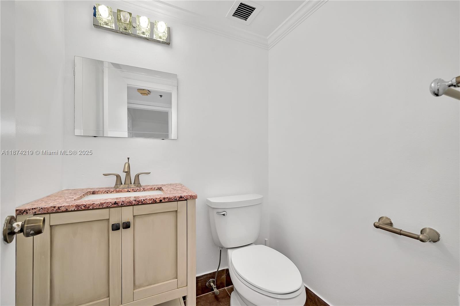 205 1 / 2 830 sq. ft. $ 2025-09-27 0 Photo
