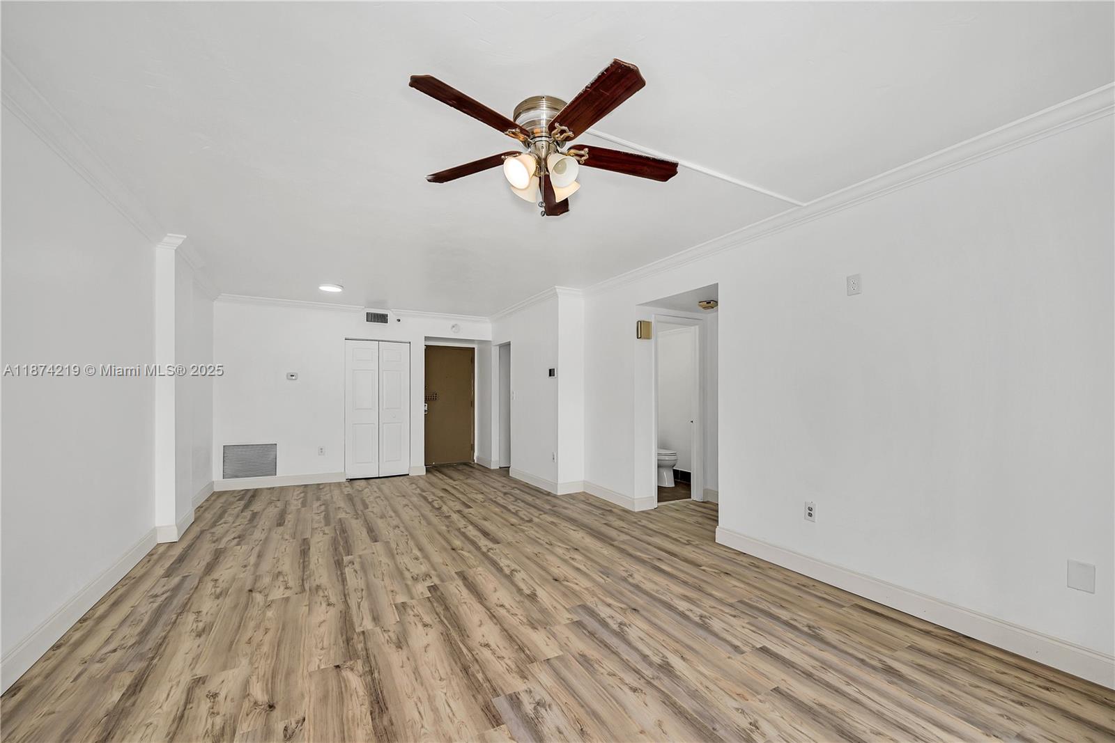 205 1 / 2 830 sq. ft. $ 2025-09-27 0 Photo