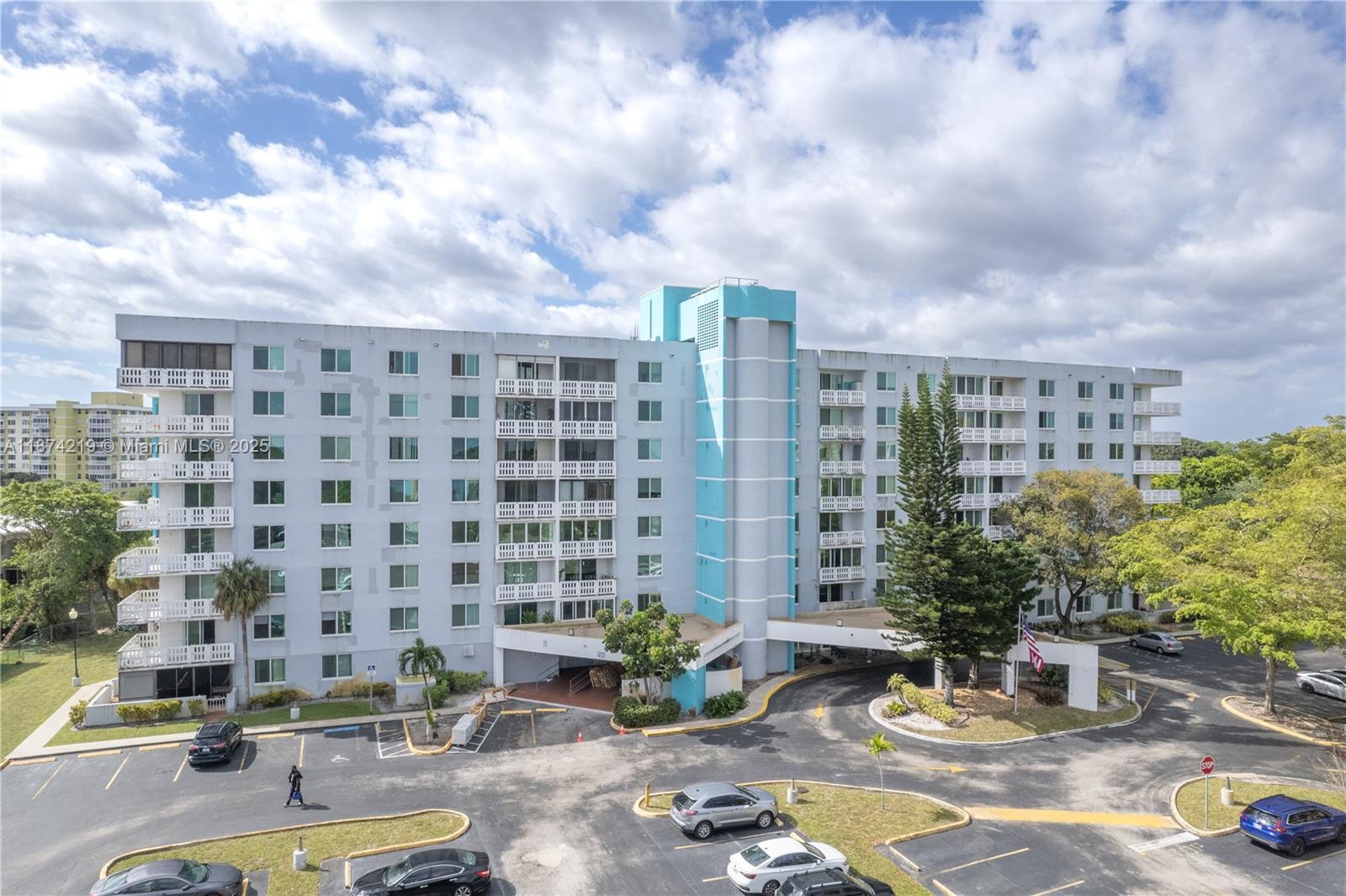 205 1 / 2 830 sq. ft. $ 2025-09-27 0 Photo