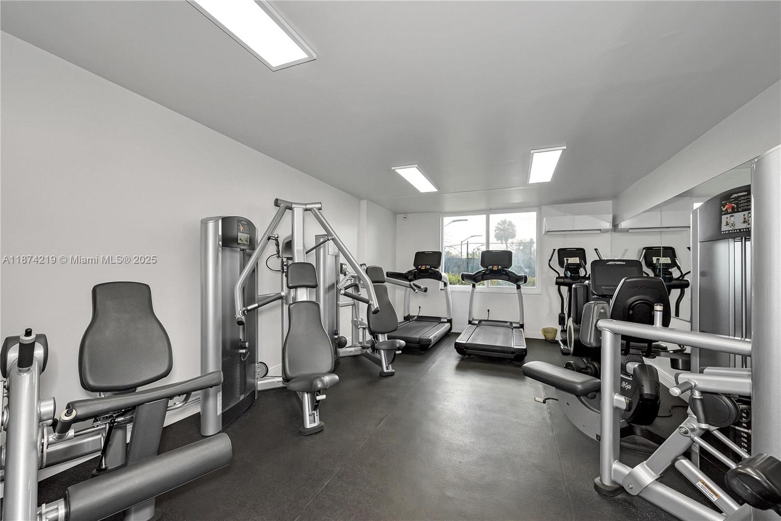 205 1 / 2 830 sq. ft. $ 2025-09-27 0 Photo