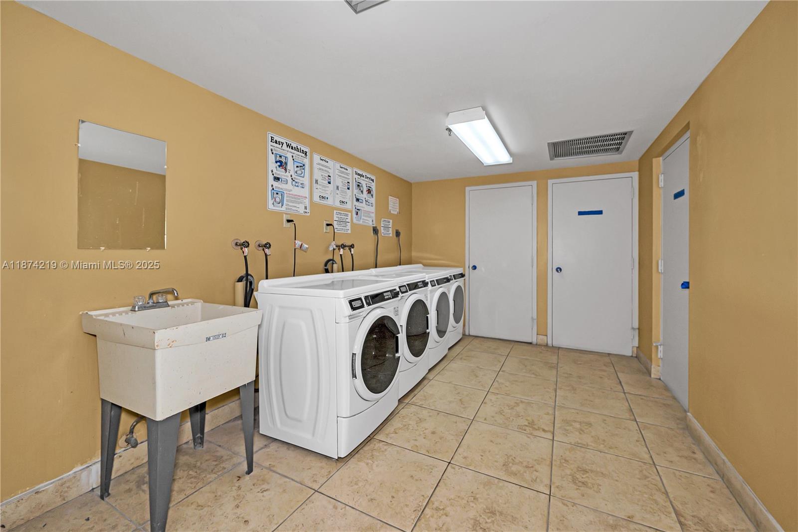 205 1 / 2 830 sq. ft. $ 2025-09-27 0 Photo