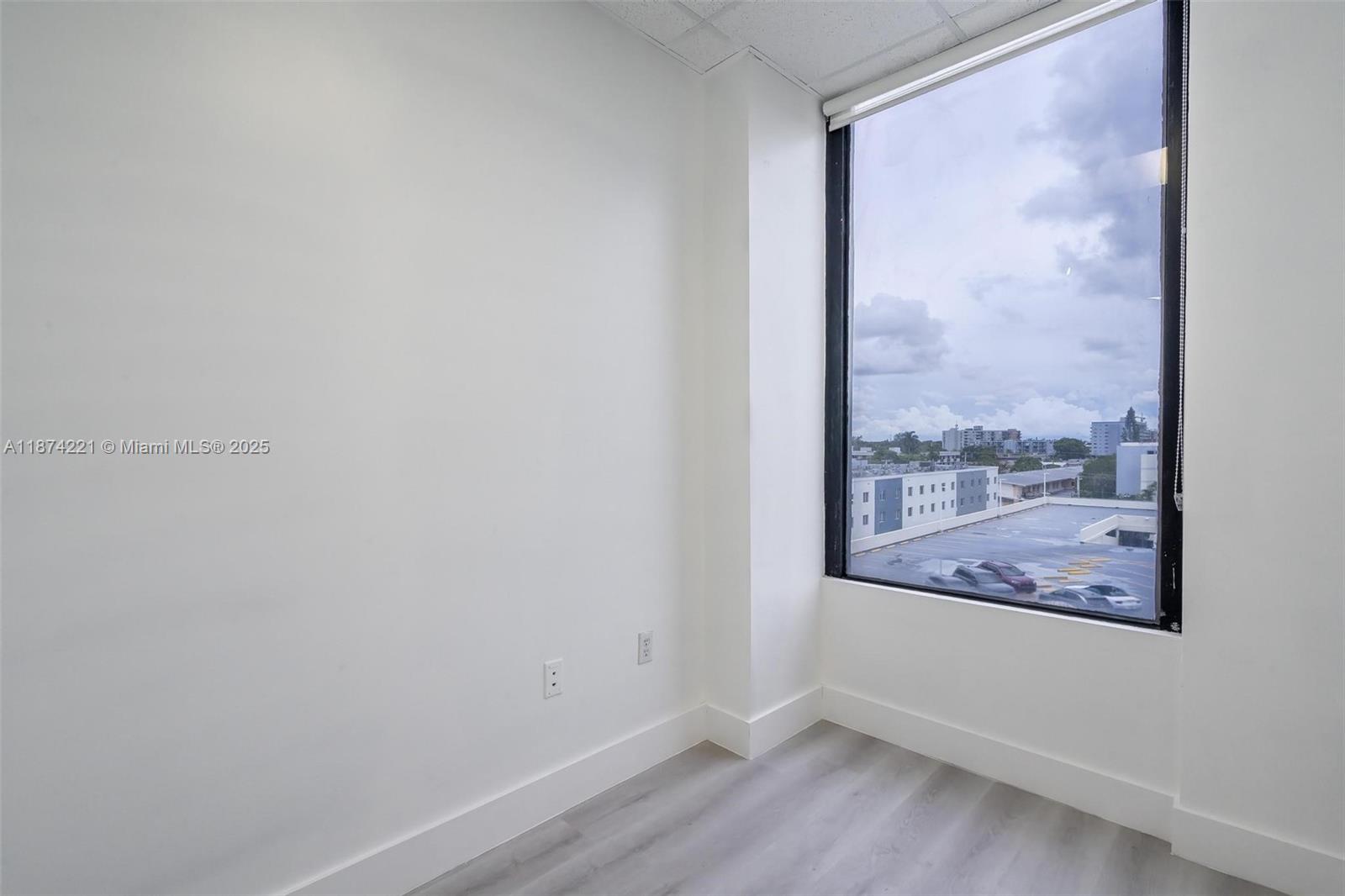 505  /   sq. ft. $ 2025-09-08 0 Photo