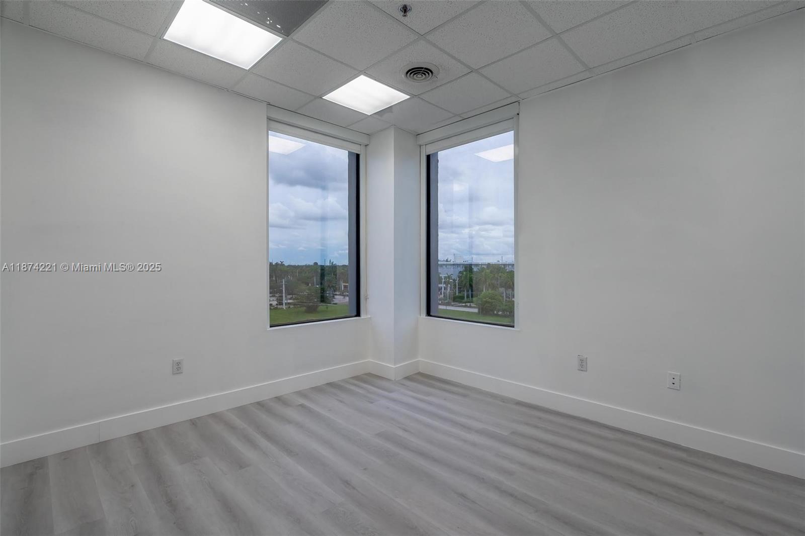 505  /   sq. ft. $ 2025-09-08 0 Photo