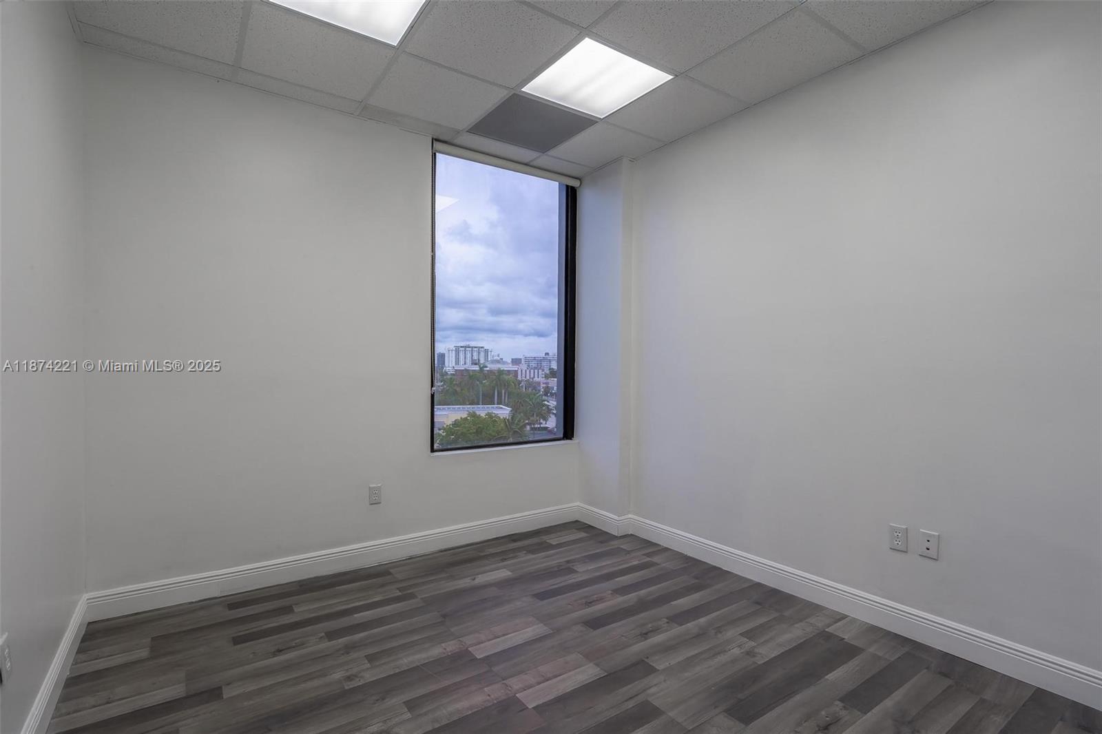 505  /   sq. ft. $ 2025-09-08 0 Photo