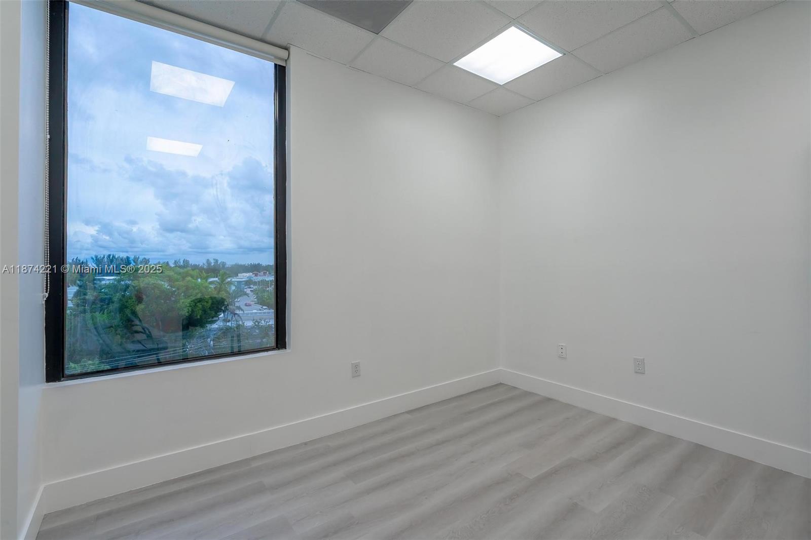 505  /   sq. ft. $ 2025-09-08 0 Photo