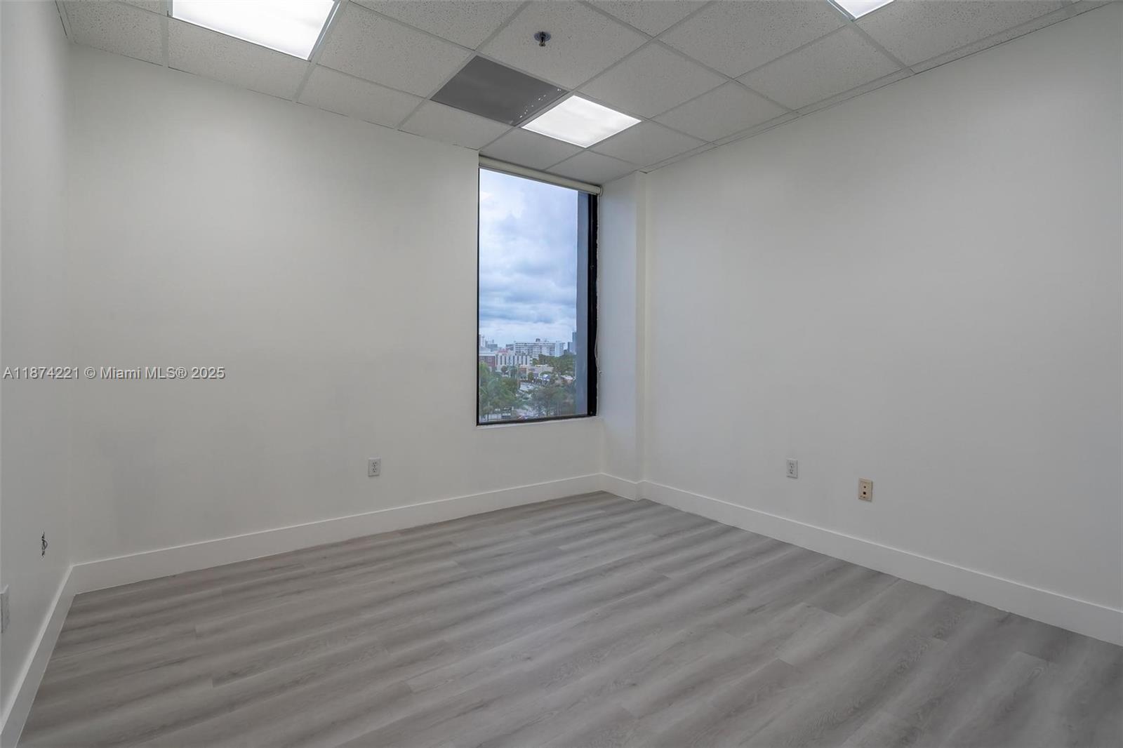 505  /   sq. ft. $ 2025-09-08 0 Photo