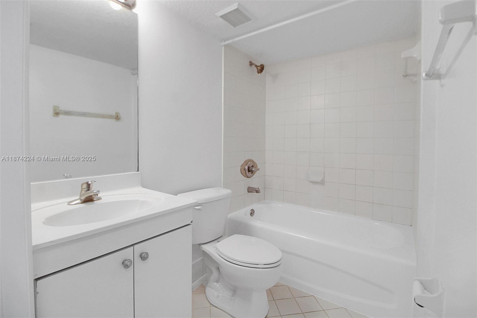 See details 103 2 / 2 822 sq. ft. $ 2025-09-08 0 Photo