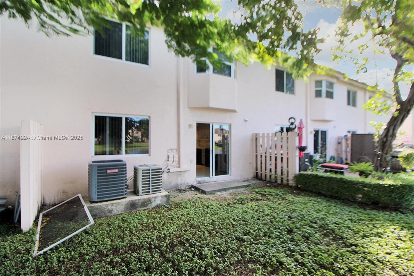 See details 103 2 / 2 822 sq. ft. $ 2025-09-08 0 Photo