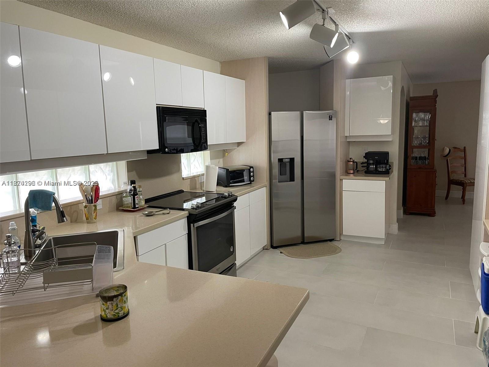 Photo of 1095 Weeping Willow Way  (1095), Hollywood, Florida, 33019 - 