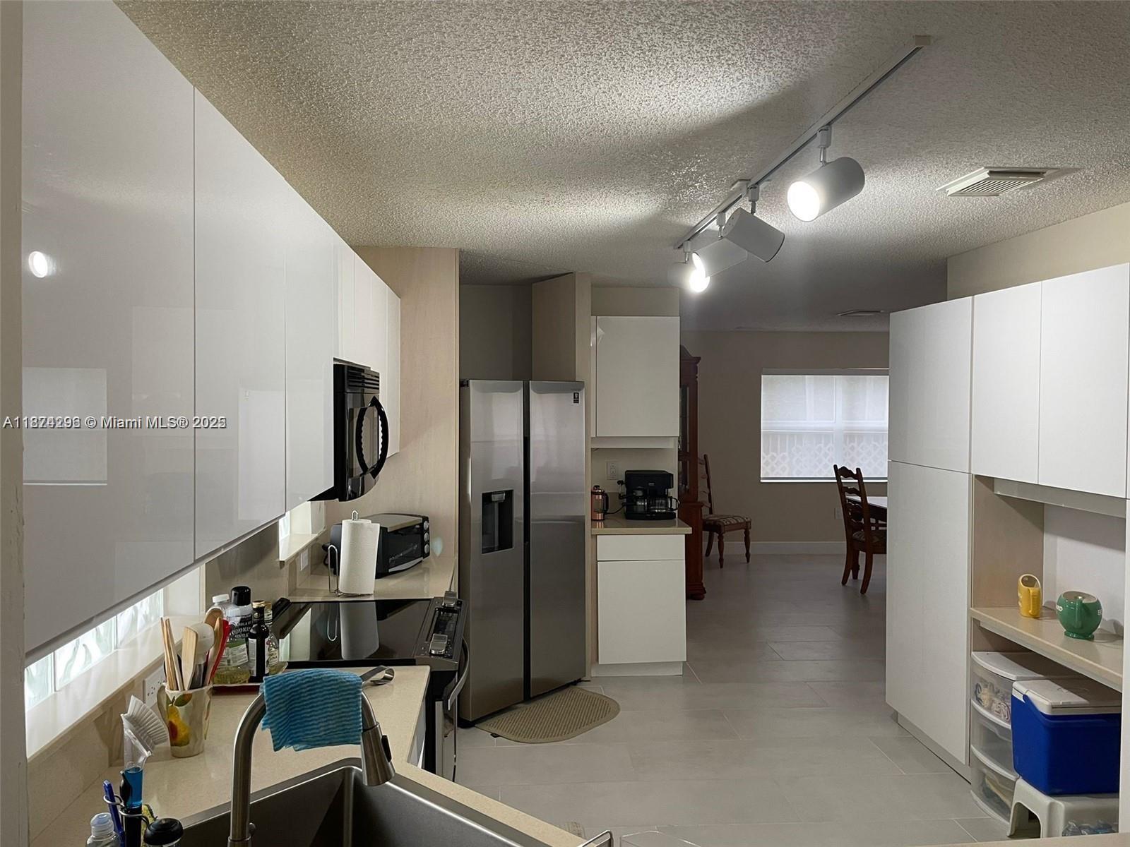 Photo of 1095 Weeping Willow Way  (1095), Hollywood, Florida, 33019 - 
