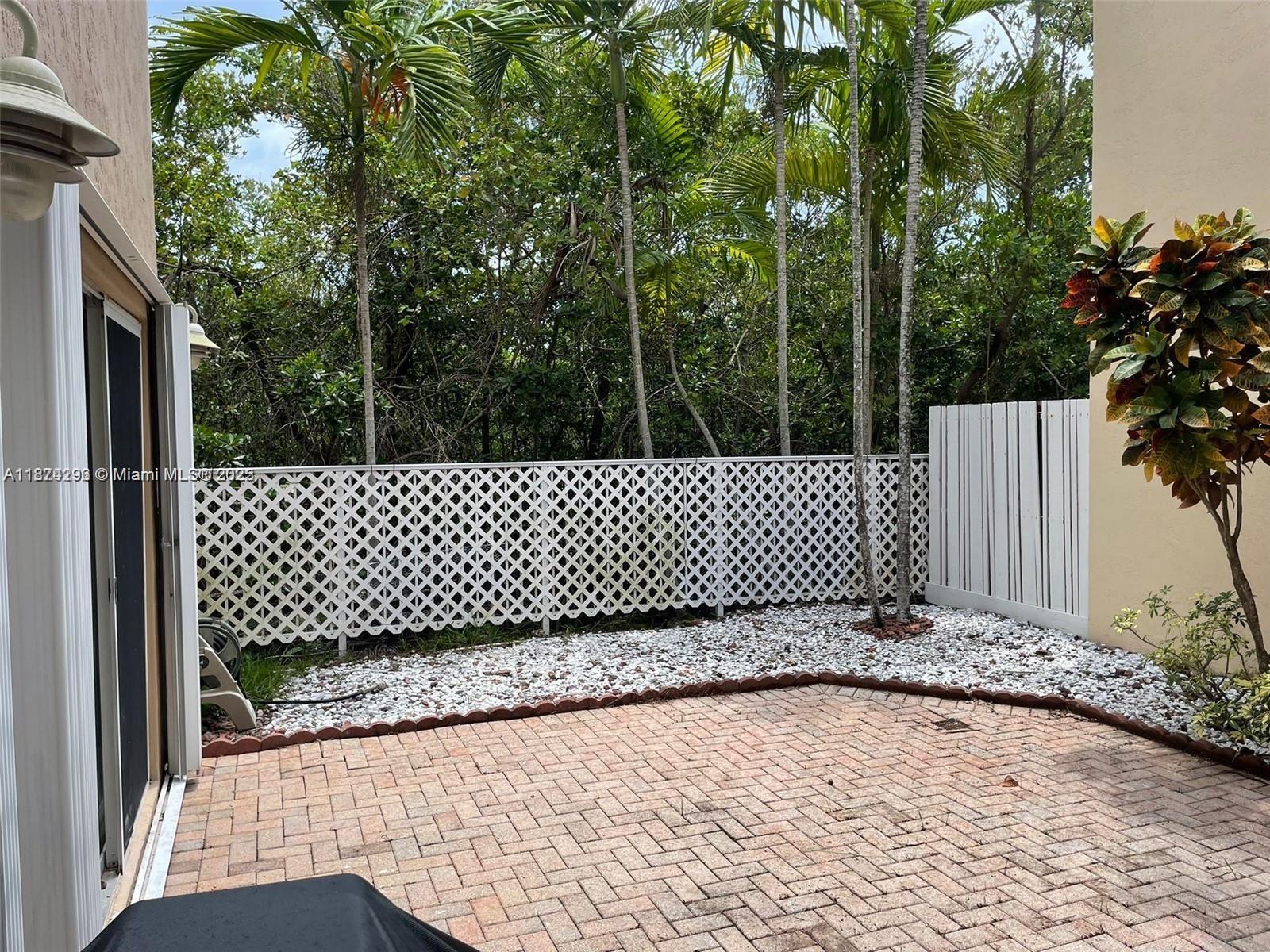Photo of 1095 Weeping Willow Way  (1095), Hollywood, Florida, 33019 - 
