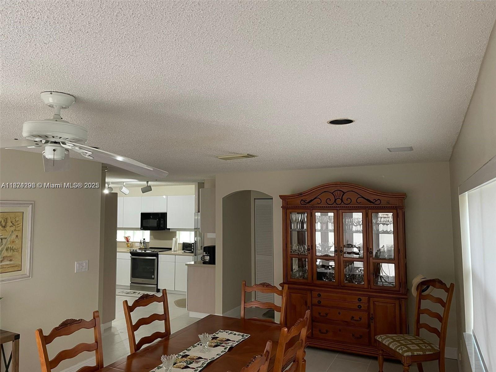 Photo of 1095 Weeping Willow Way  (1095), Hollywood, Florida, 33019 - 