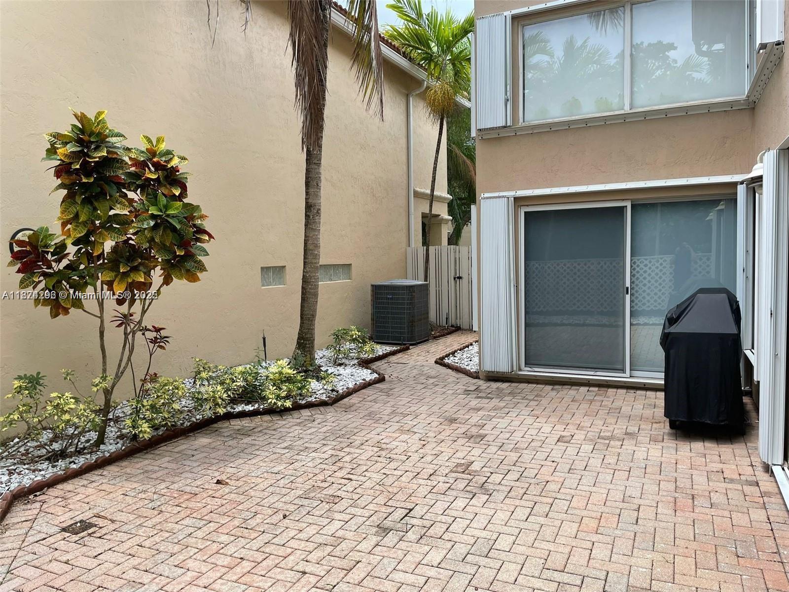 Photo of 1095 Weeping Willow Way  (1095), Hollywood, Florida, 33019 - 
