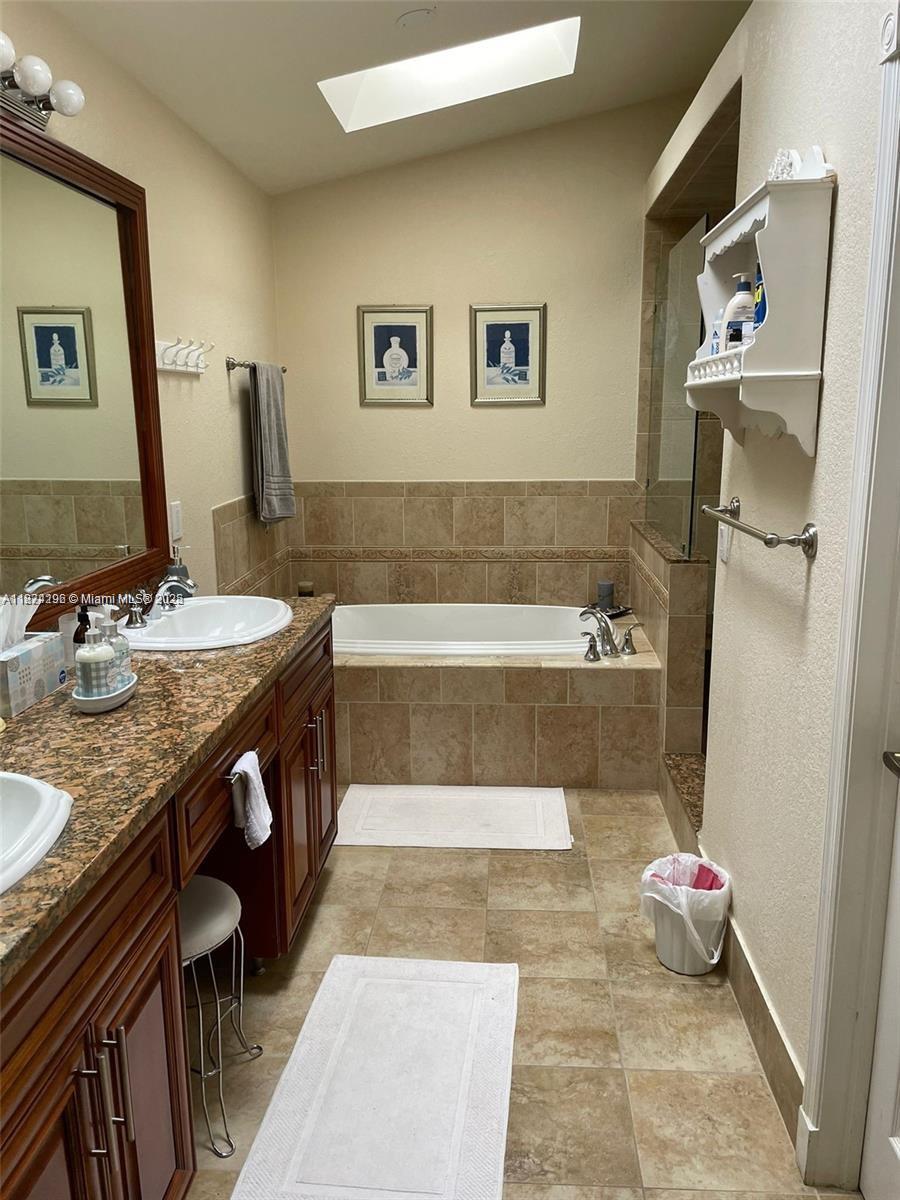 Photo of 1095 Weeping Willow Way  (1095), Hollywood, Florida, 33019 - 