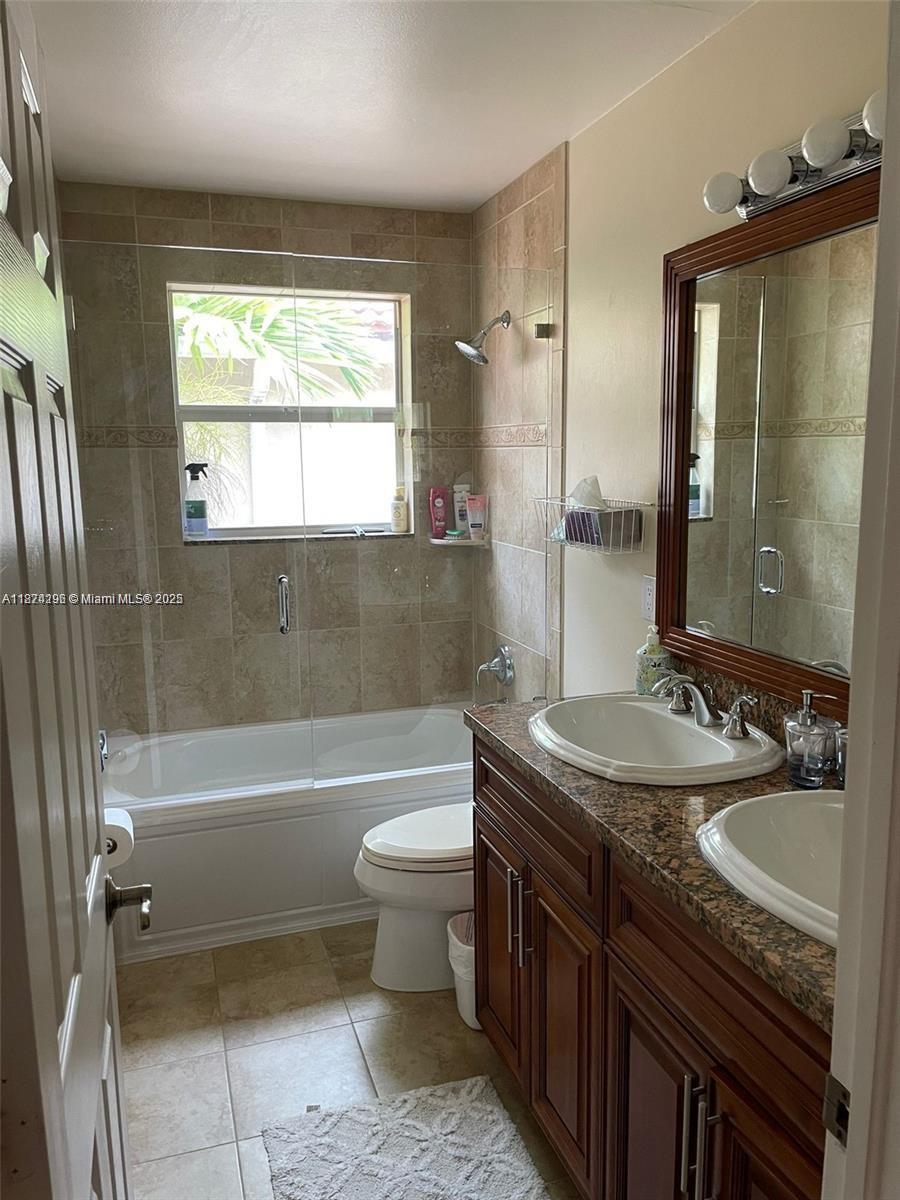 Photo of 1095 Weeping Willow Way  (1095), Hollywood, Florida, 33019 - 