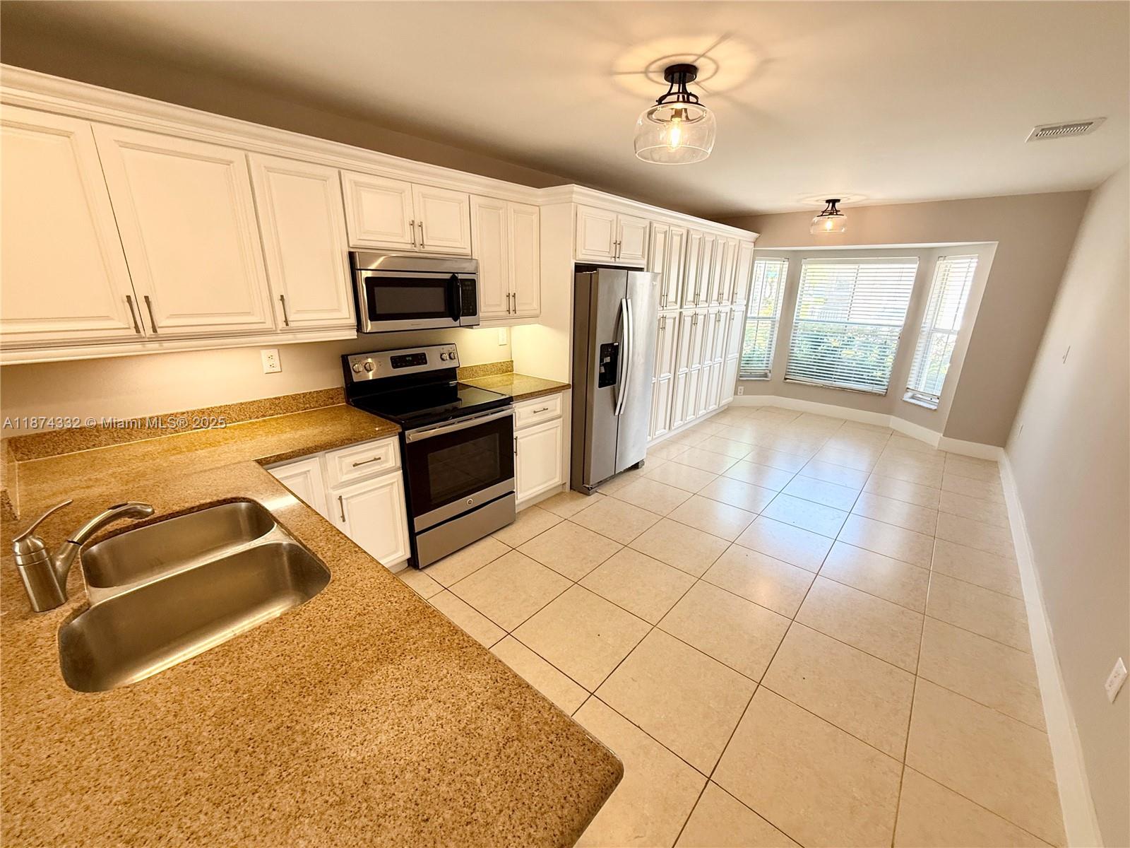 Photo of 1140 Oysterwood St  (1140), Hollywood, Florida, 33019 - 