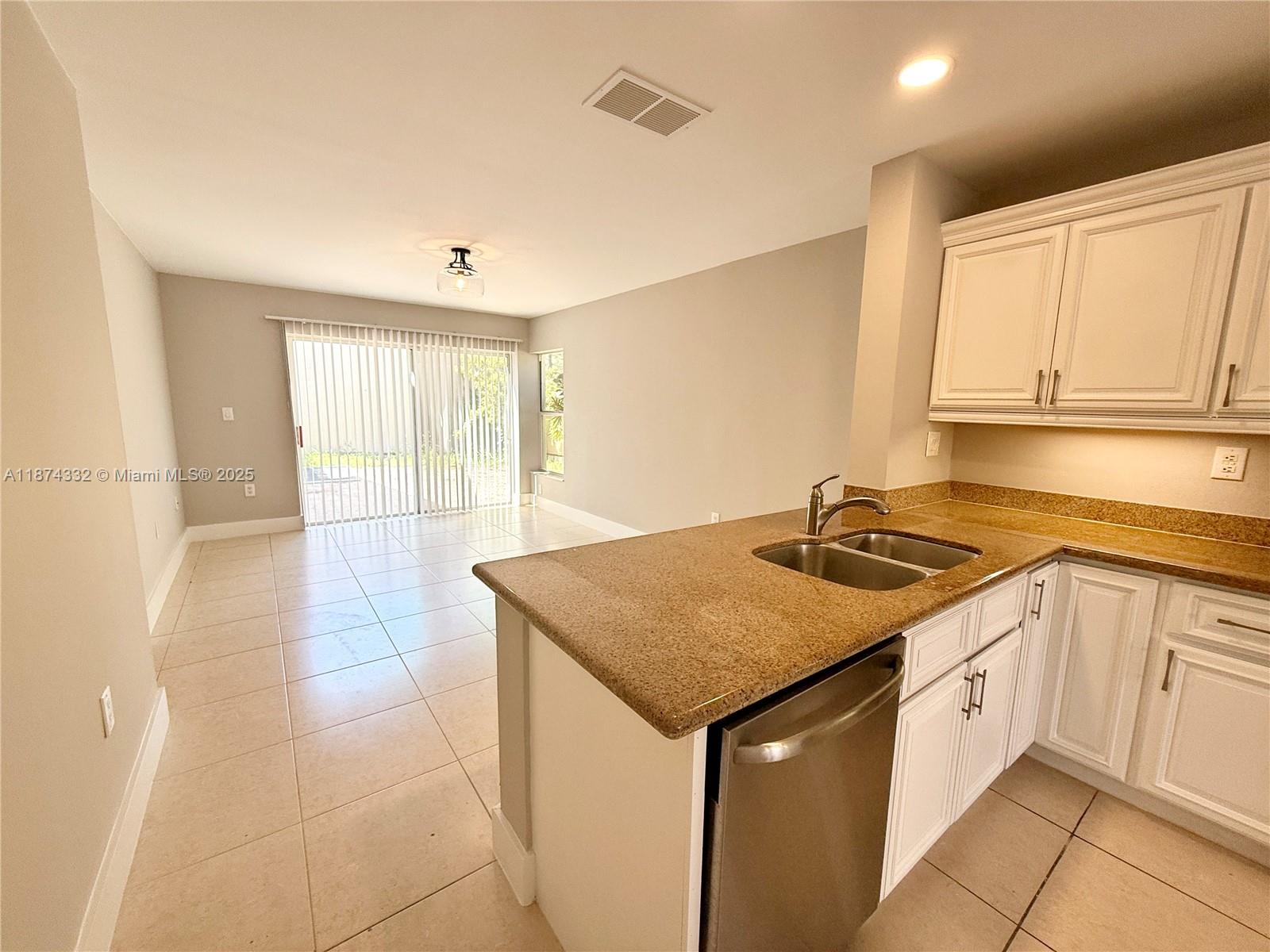 Photo of 1140 Oysterwood St  (1140), Hollywood, Florida, 33019 - 