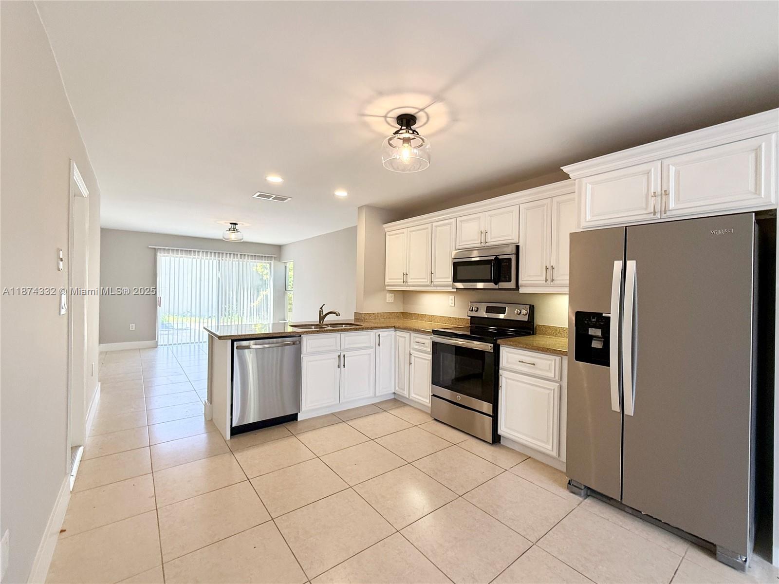 Photo of 1140 Oysterwood St  (1140), Hollywood, Florida, 33019 - 