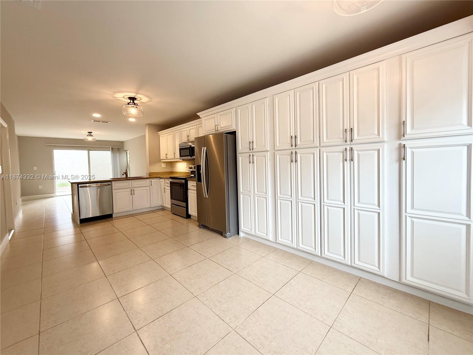Photo of 1140 Oysterwood St  (1140), Hollywood, Florida, 33019 - 