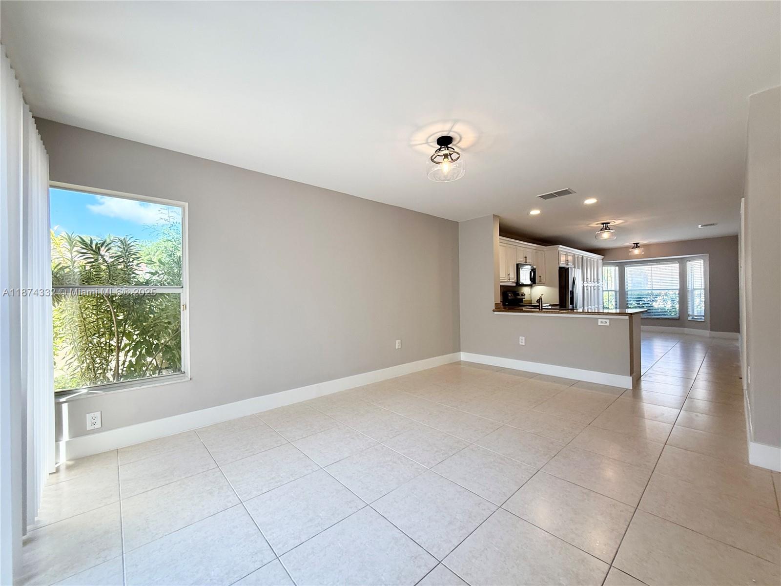 Photo of 1140 Oysterwood St  (1140), Hollywood, Florida, 33019 - 