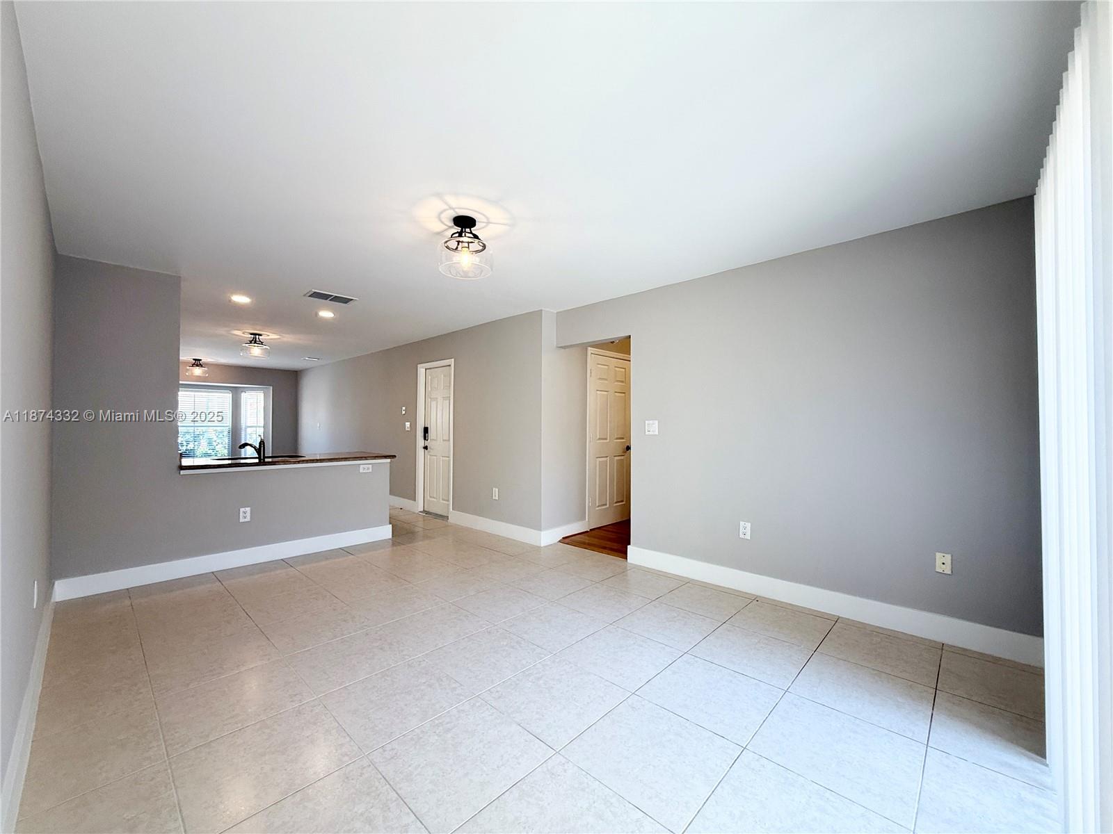 Photo of 1140 Oysterwood St  (1140), Hollywood, Florida, 33019 - 
