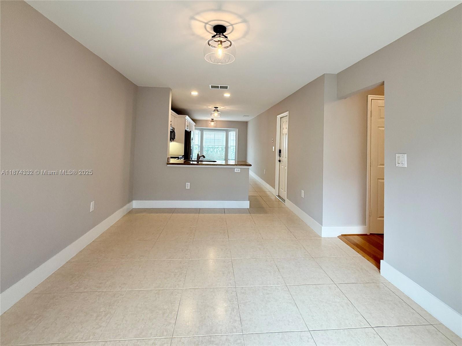 Photo of 1140 Oysterwood St  (1140), Hollywood, Florida, 33019 - 