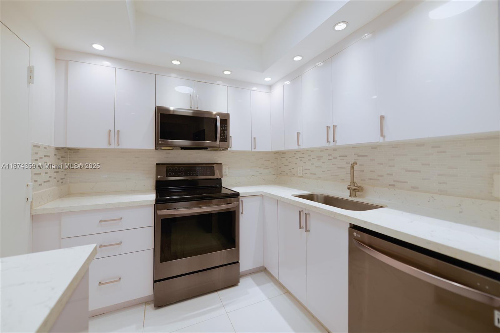 PHA 1 / 2 870 sq. ft. $ 2025-10-01 0 Photo