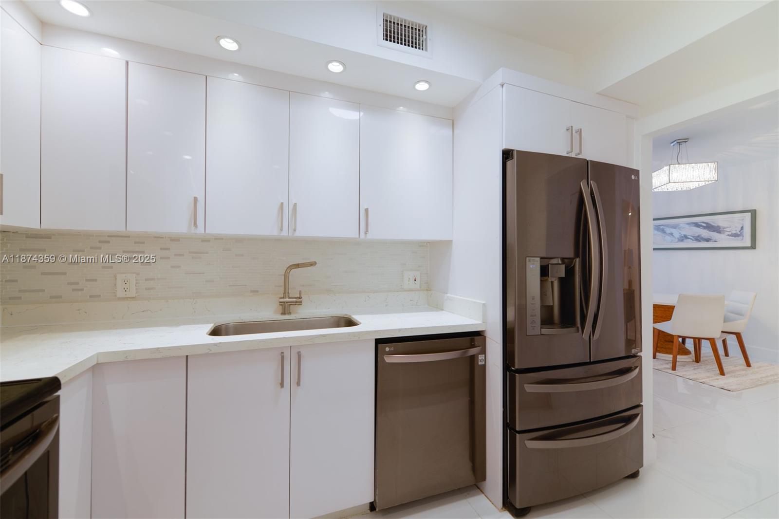 PHA 1 / 2 870 sq. ft. $ 2025-10-01 0 Photo