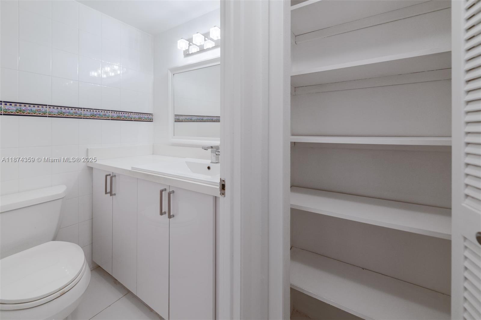 PHA 1 / 2 870 sq. ft. $ 2025-10-01 0 Photo