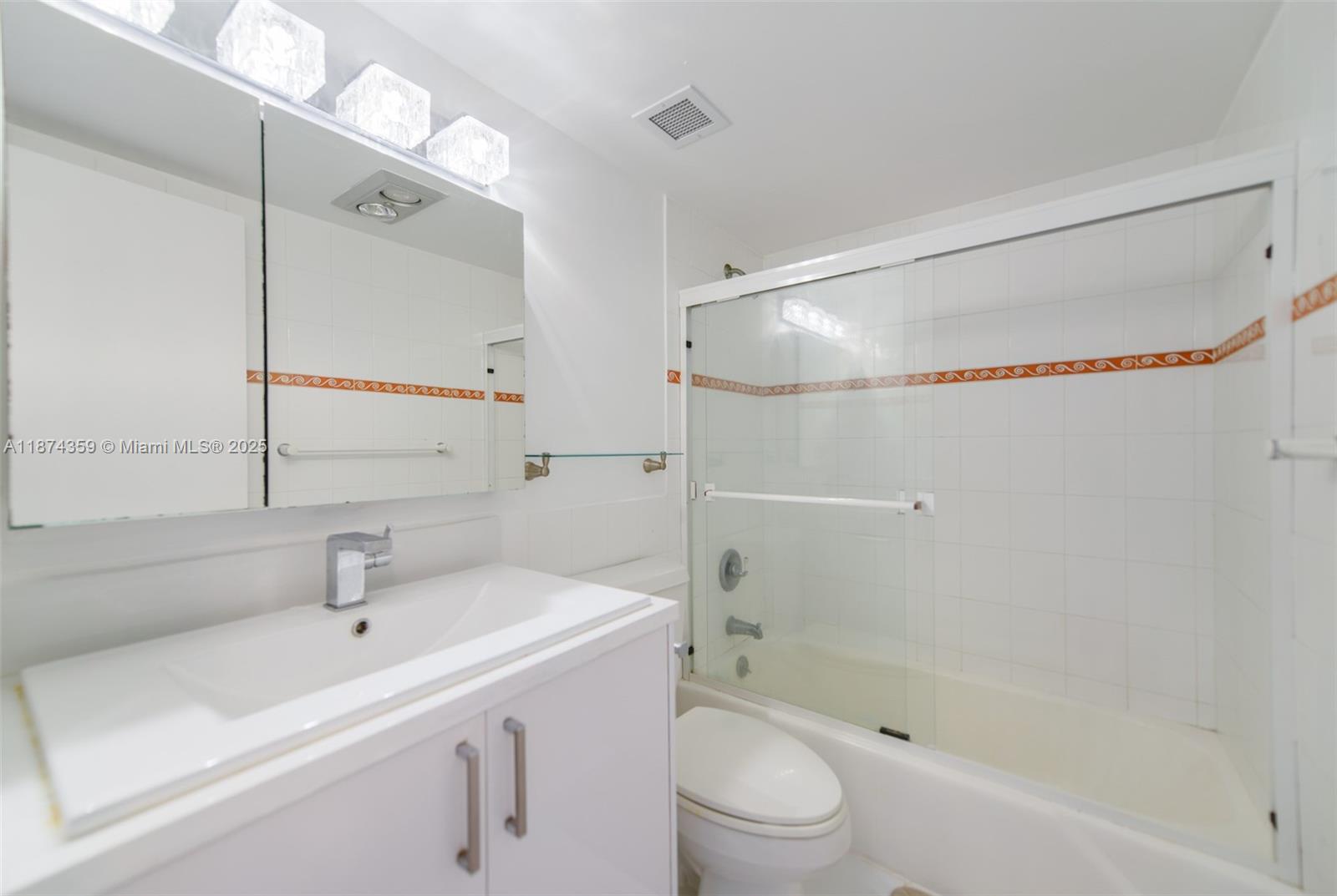 PHA 1 / 2 870 sq. ft. $ 2025-10-01 0 Photo