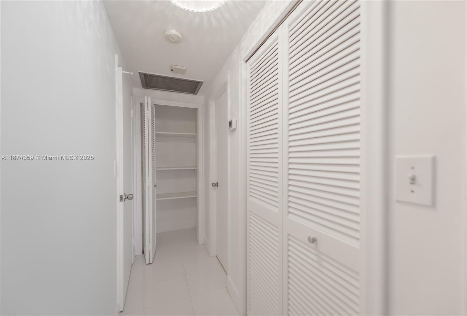 PHA 1 / 2 870 sq. ft. $ 2025-10-01 0 Photo