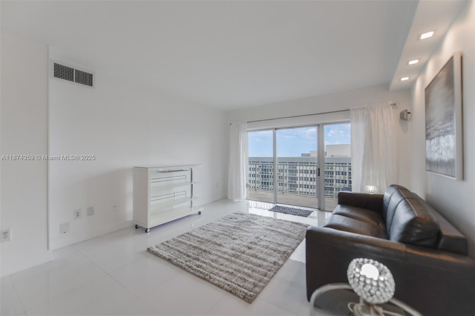 PHA 1 / 2 870 sq. ft. $ 2025-10-01 0 Photo