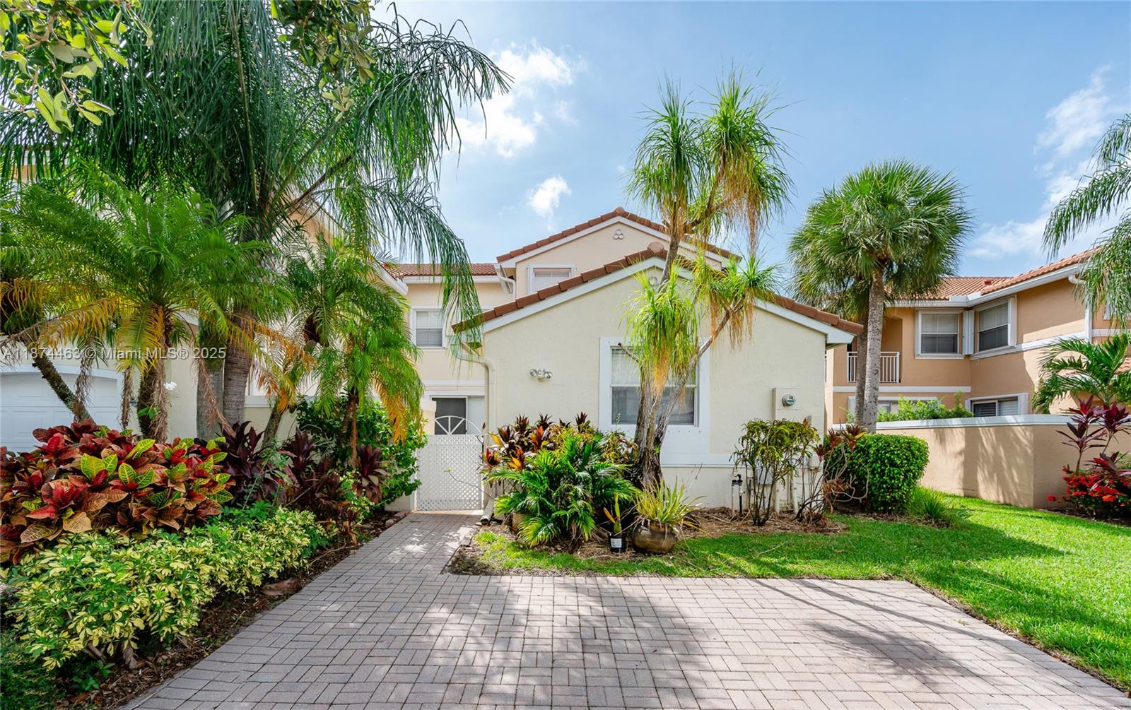 Photo of 1571 Seagrape Way  (1571), Hollywood, Florida, 33019 - 