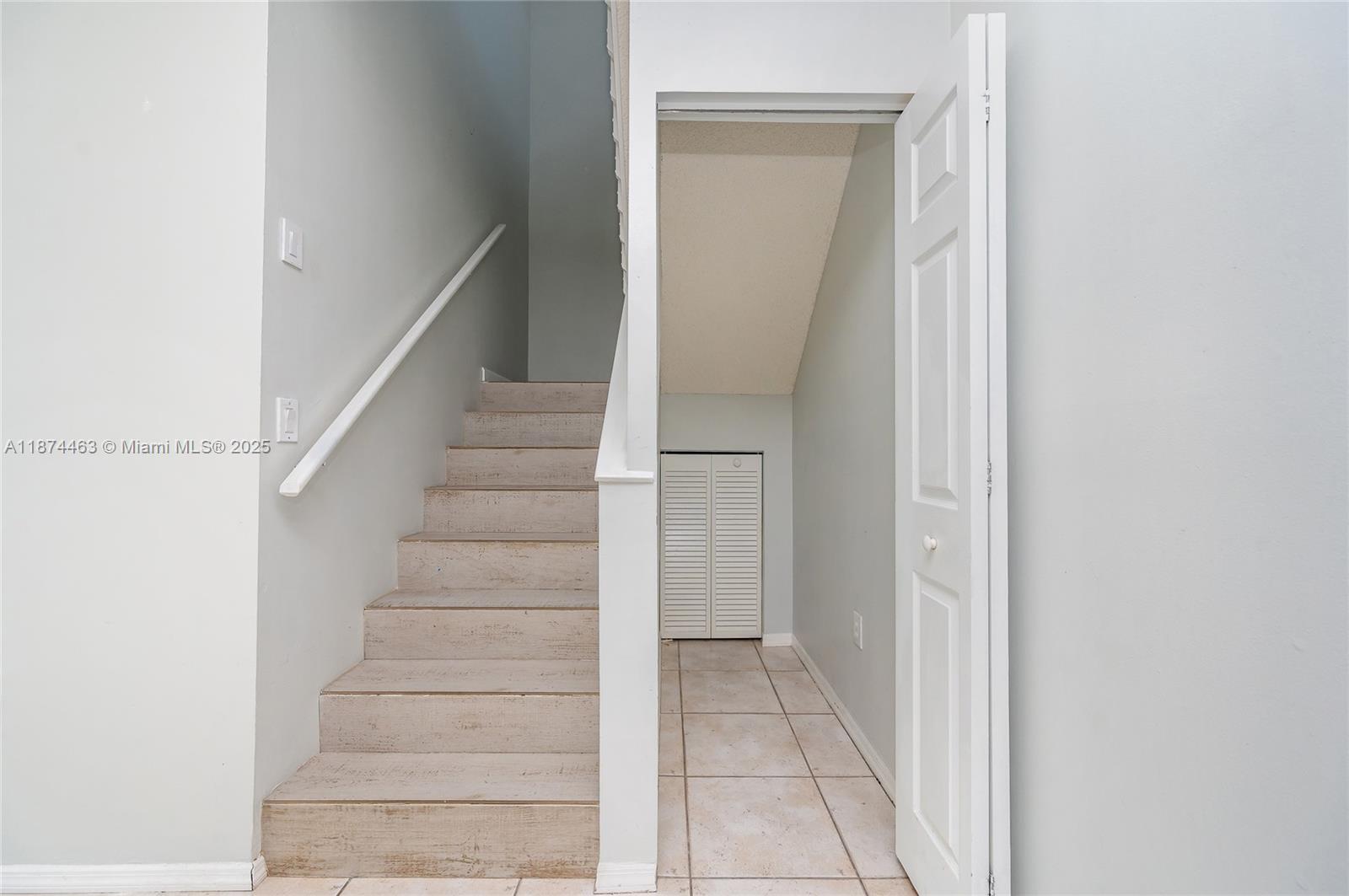 Photo of 1571 Seagrape Way  (1571), Hollywood, Florida, 33019 - 