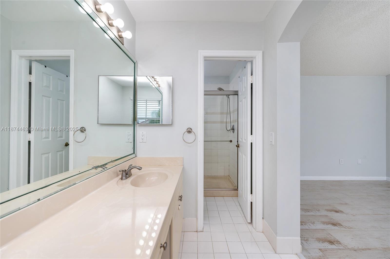 Photo of 1571 Seagrape Way  (1571), Hollywood, Florida, 33019 - 