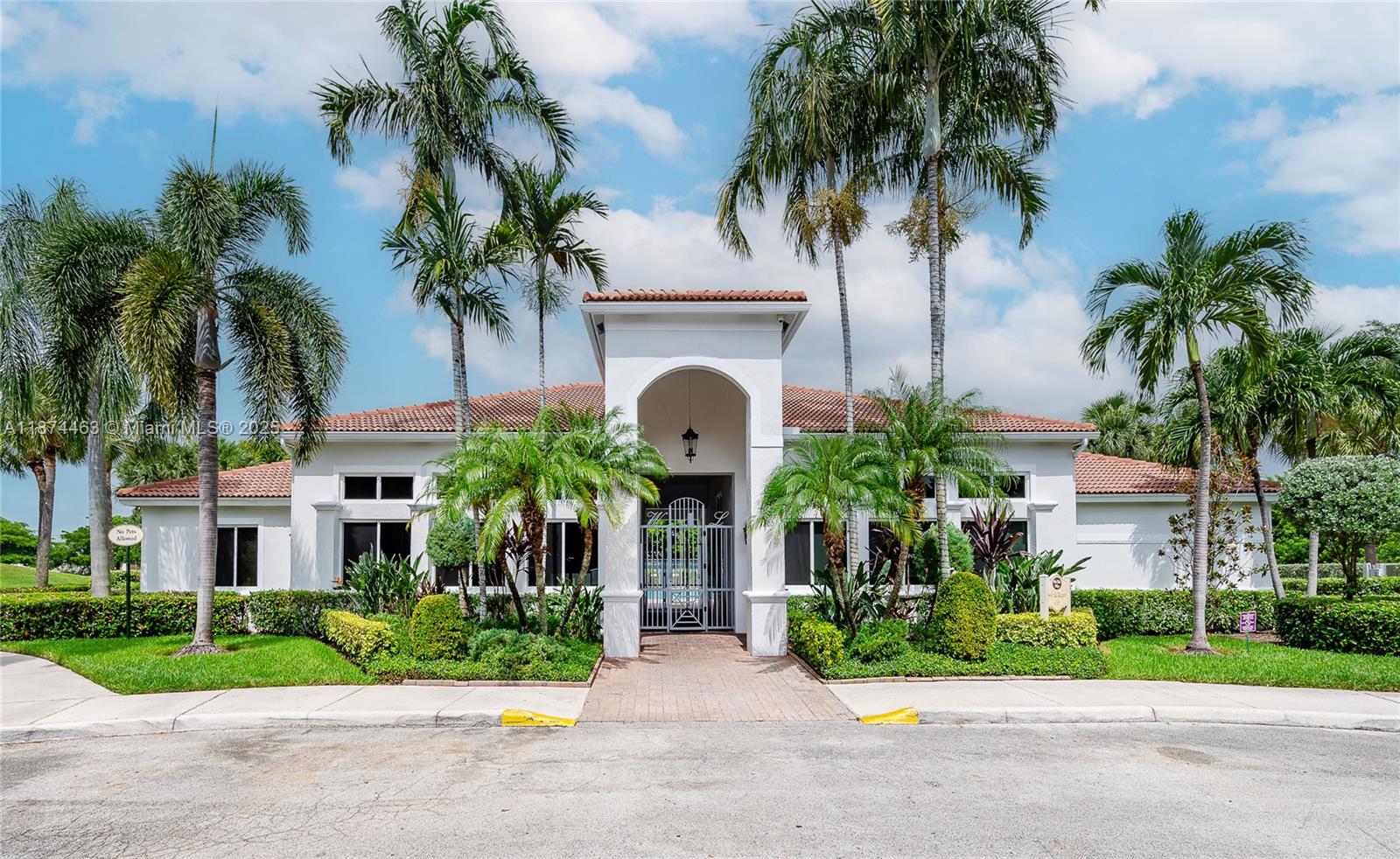 Photo of 1571 Seagrape Way  (1571), Hollywood, Florida, 33019 - 