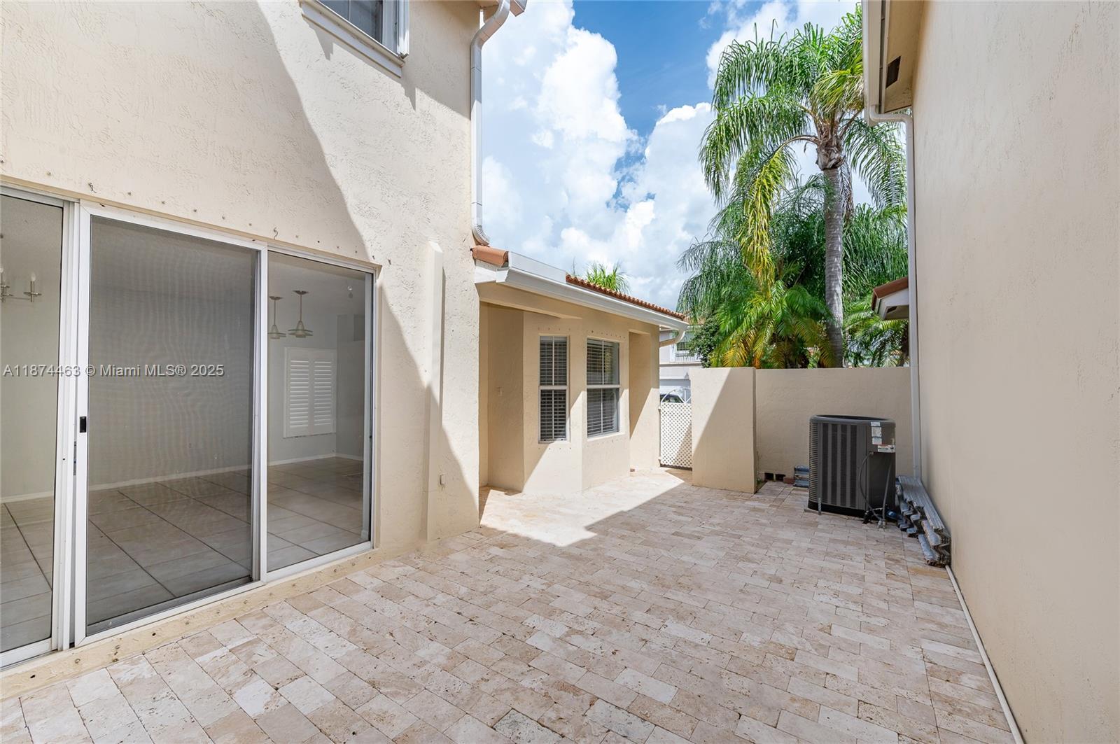 Photo of 1571 Seagrape Way  (1571), Hollywood, Florida, 33019 - 