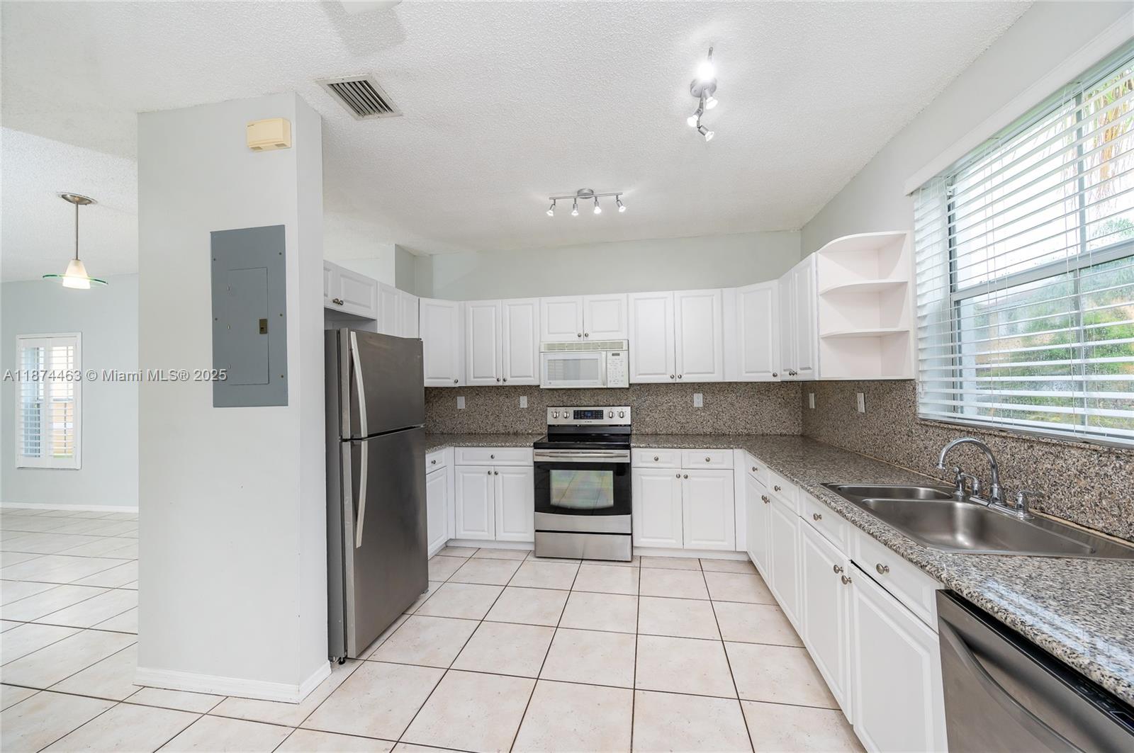 Photo of 1571 Seagrape Way  (1571), Hollywood, Florida, 33019 - 