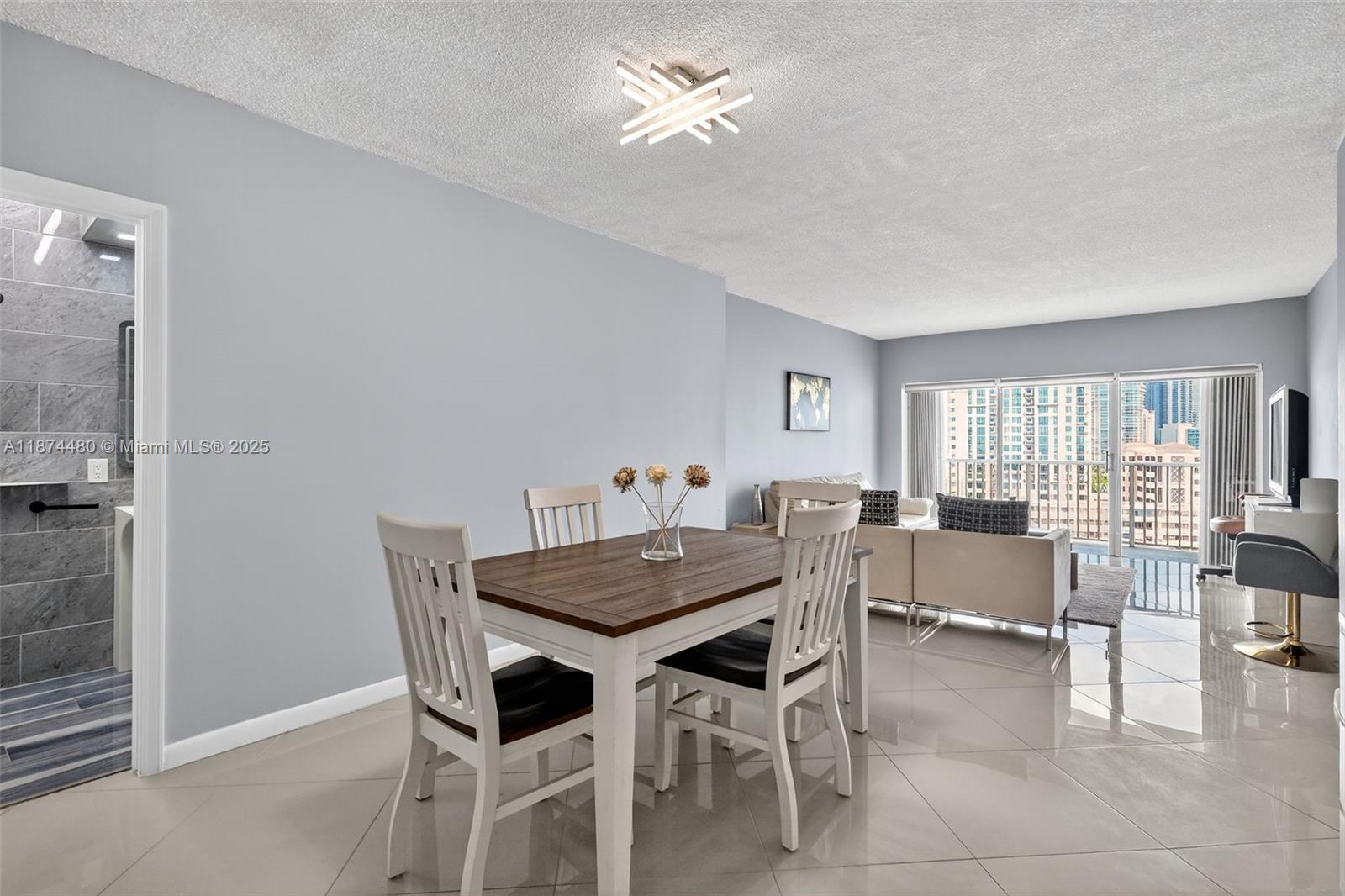1009 1 / 2 762 sq. ft. $ 2025-09-08 0 Photo