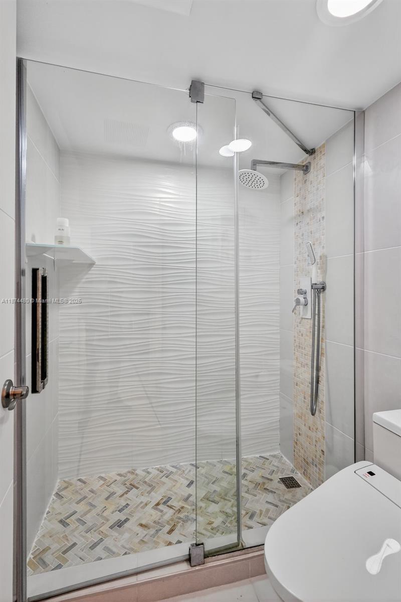 1009 1 / 2 762 sq. ft. $ 2025-09-08 0 Photo