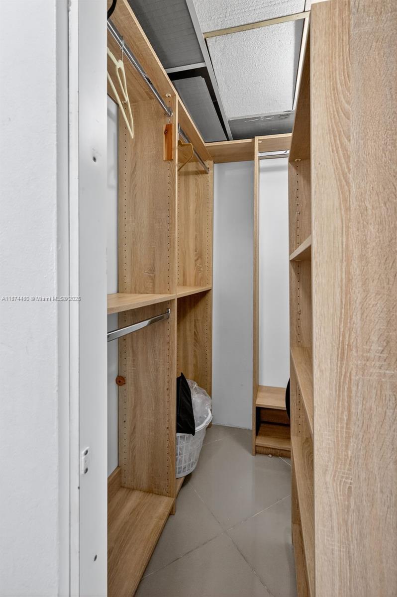 1009 1 / 2 762 sq. ft. $ 2025-09-08 0 Photo