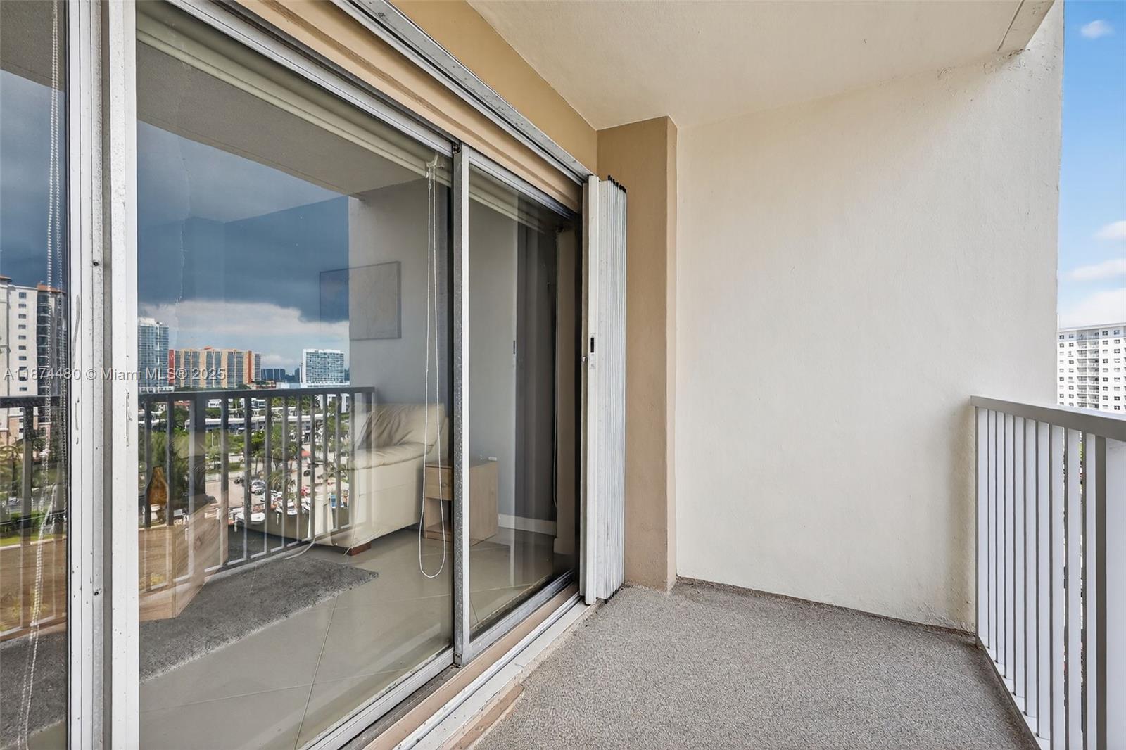 1009 1 / 2 762 sq. ft. $ 2025-09-08 0 Photo