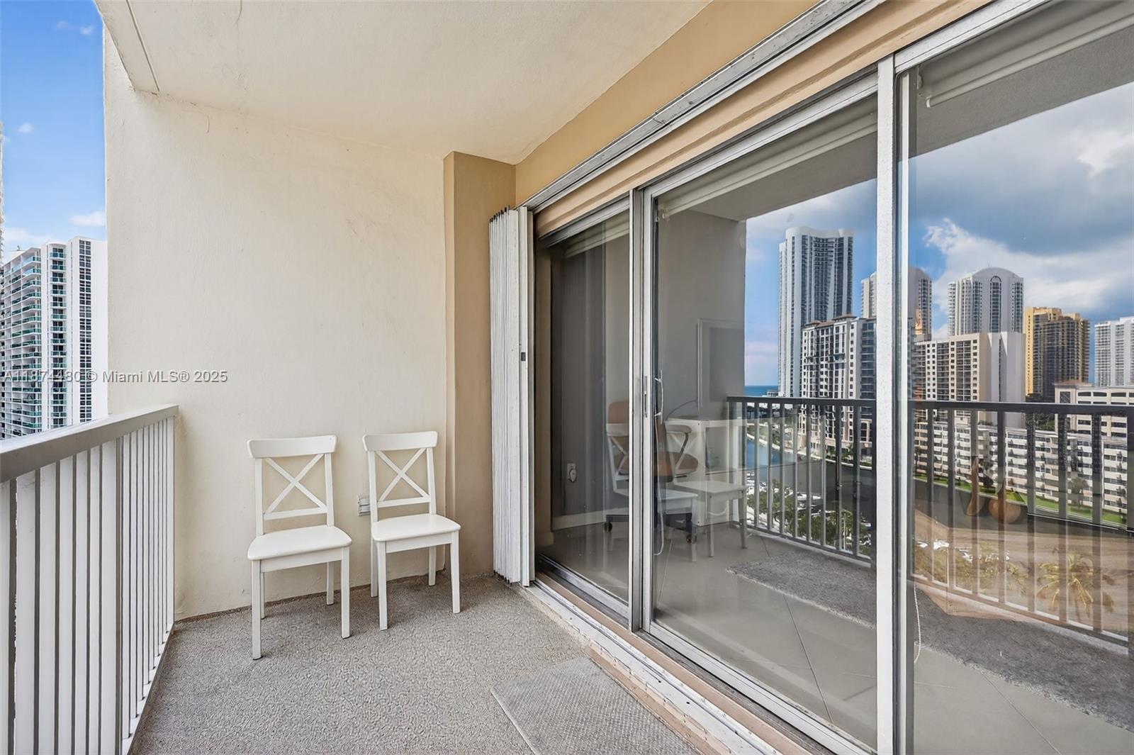 1009 1 / 2 762 sq. ft. $ 2025-09-08 0 Photo