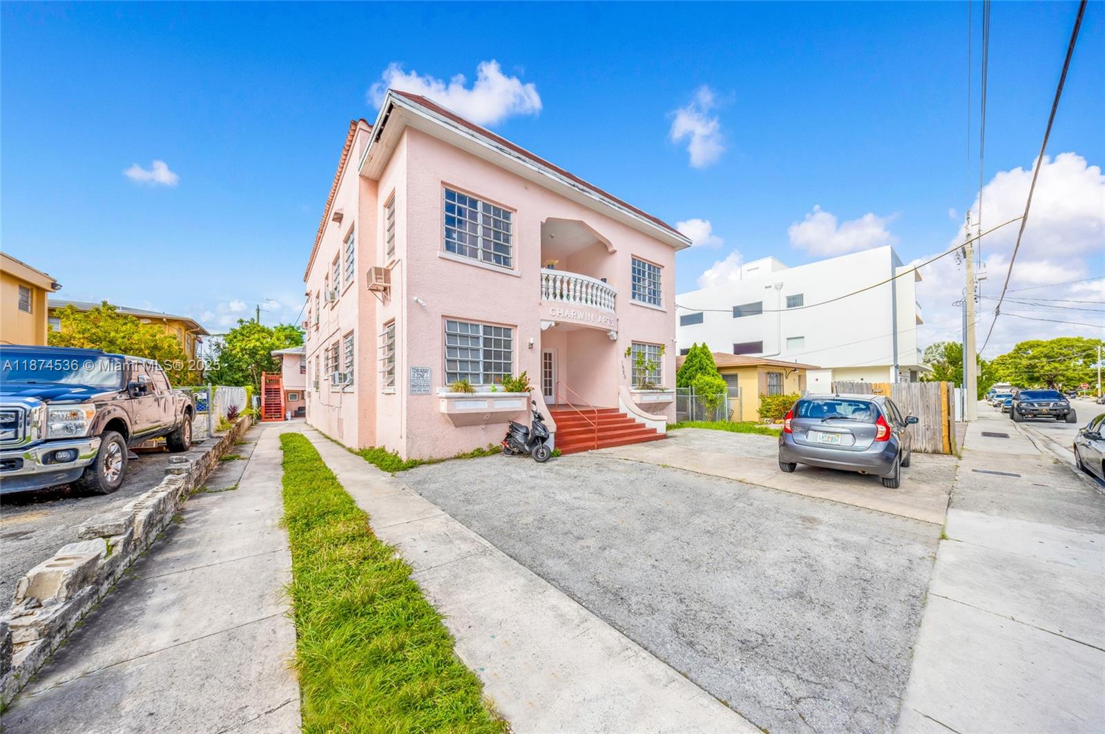   /   sq. ft. $ 2025-09-08 0 foto