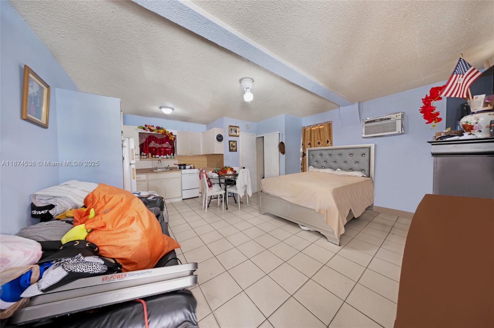   /   sq. ft. $ 2025-09-08 0 foto